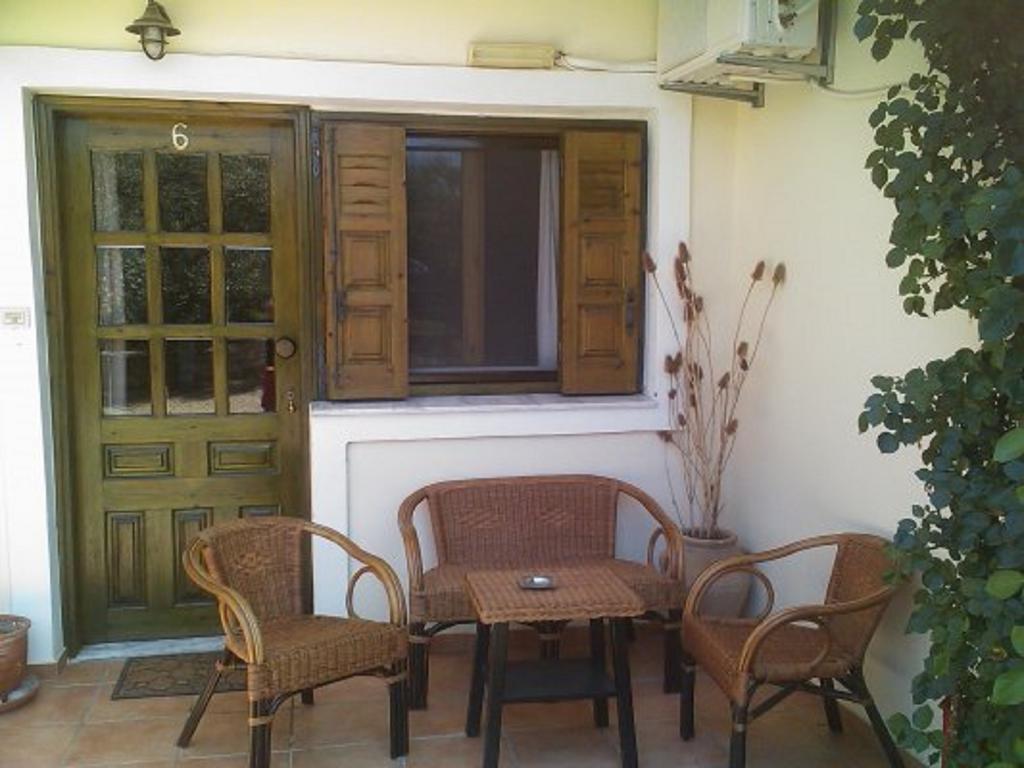 Rent Rooms Alexiou Limni  Room photo