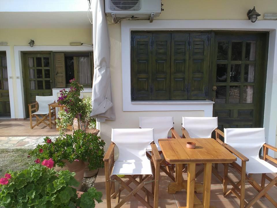 Rent Rooms Alexiou Limni  Exterior photo