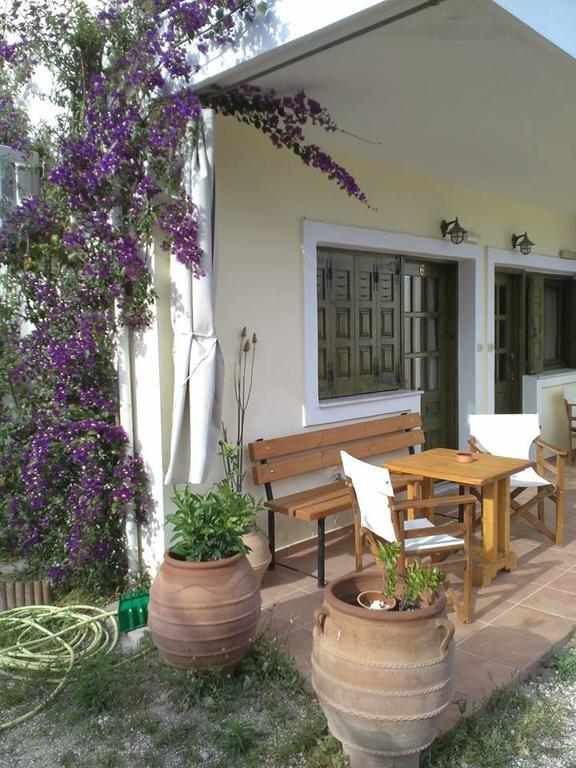 Rent Rooms Alexiou Limni  Exterior photo