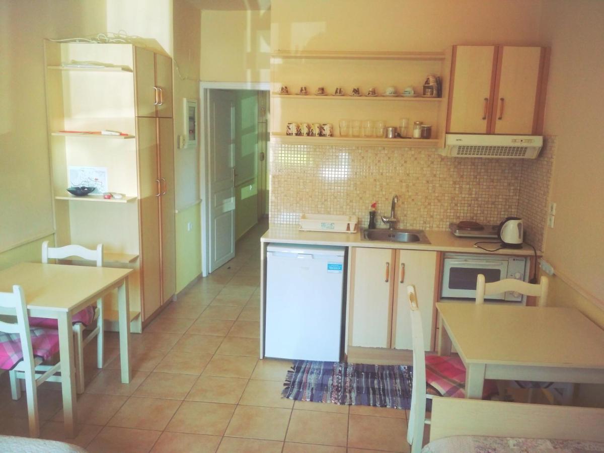 Rent Rooms Alexiou Limni  Exterior photo