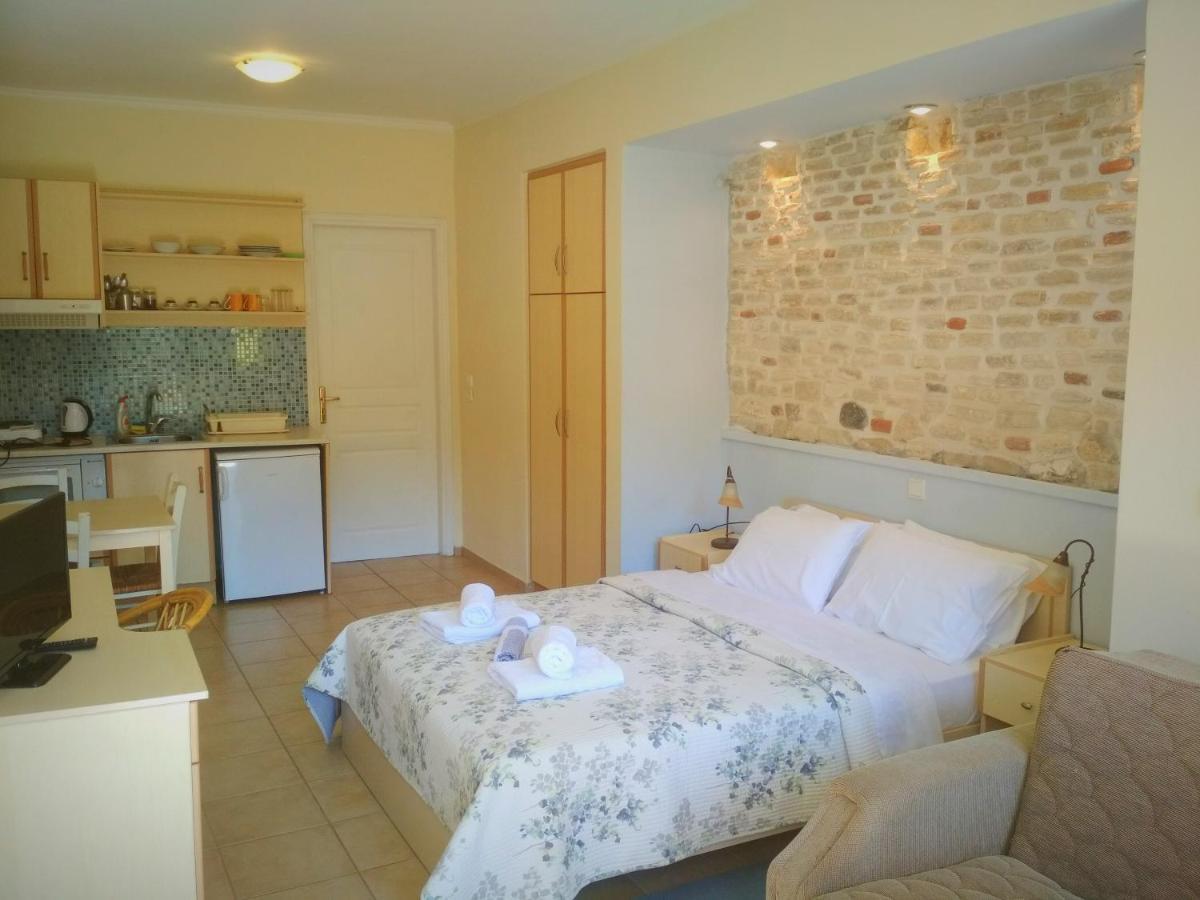 Rent Rooms Alexiou Limni  Exterior photo
