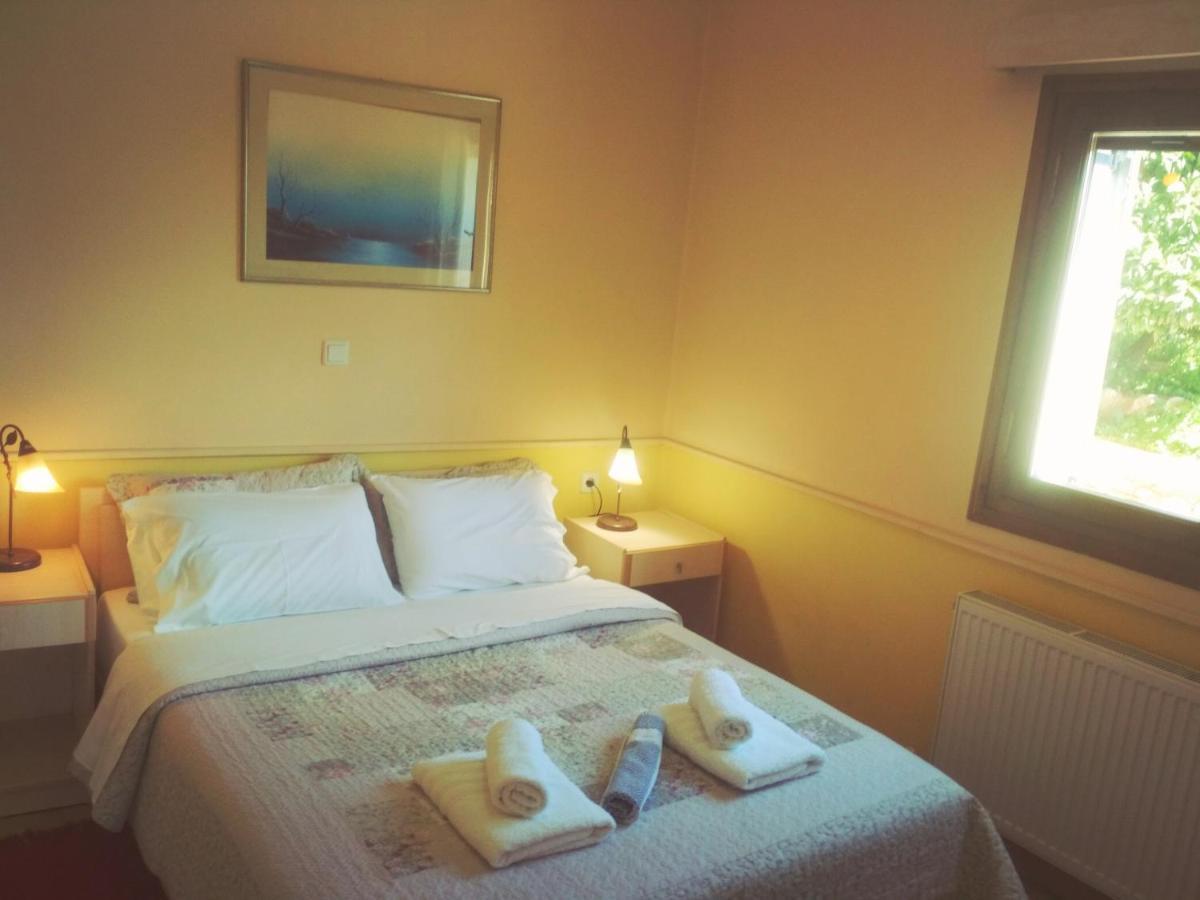 Rent Rooms Alexiou Limni  Exterior photo