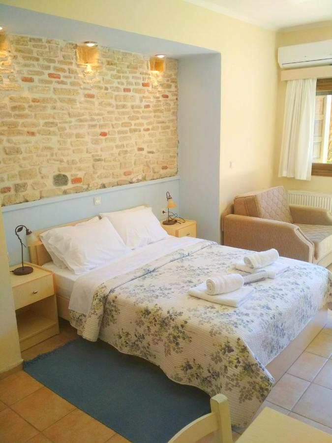 Rent Rooms Alexiou Limni  Exterior photo