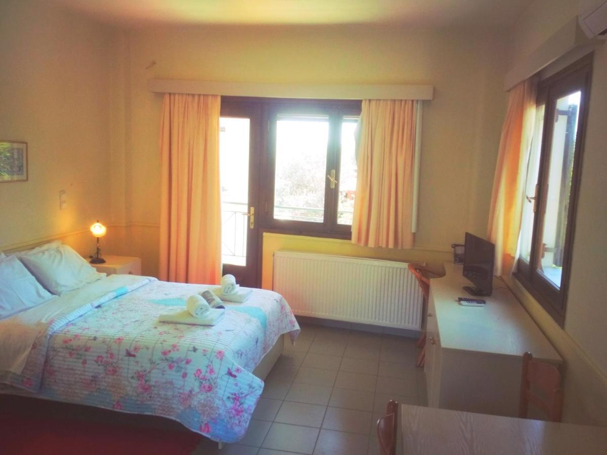 Rent Rooms Alexiou Limni  Exterior photo