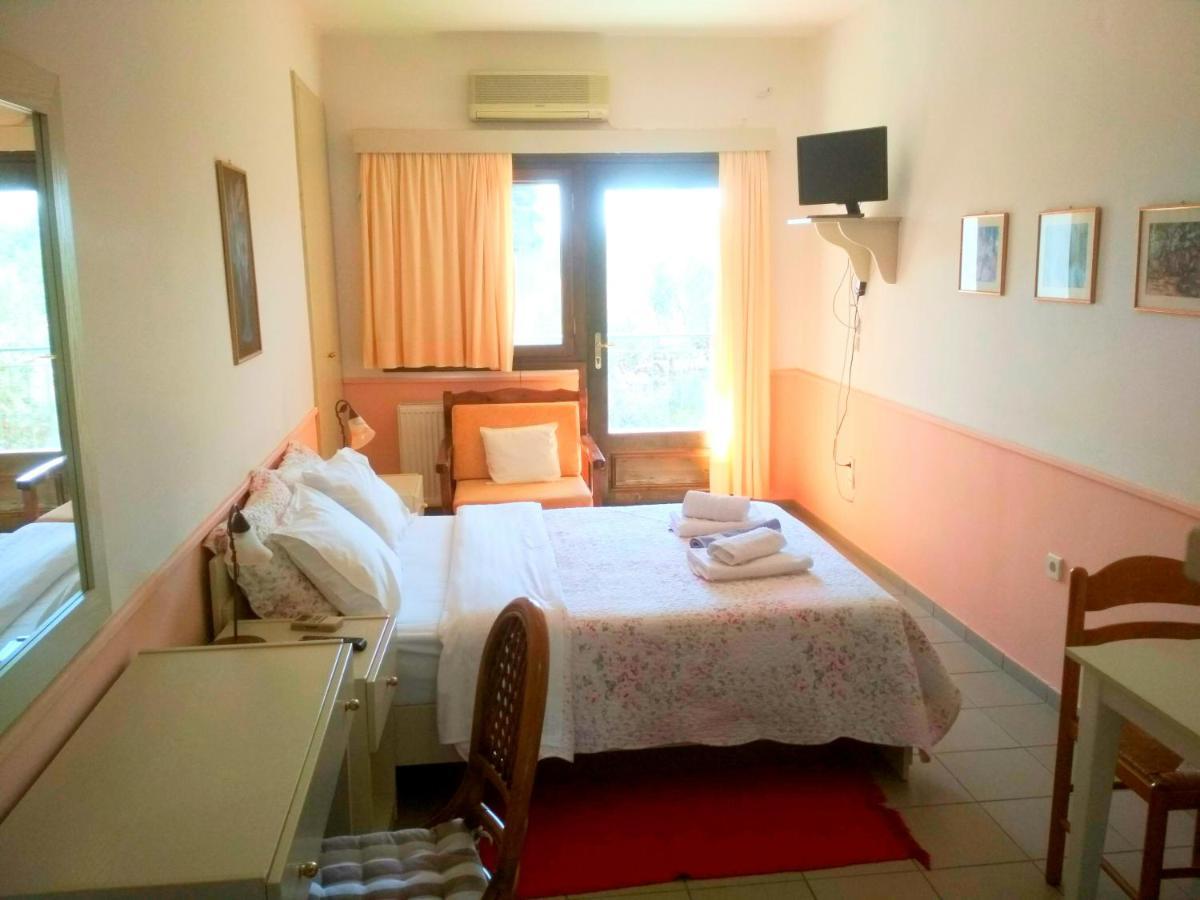 Rent Rooms Alexiou Limni  Exterior photo