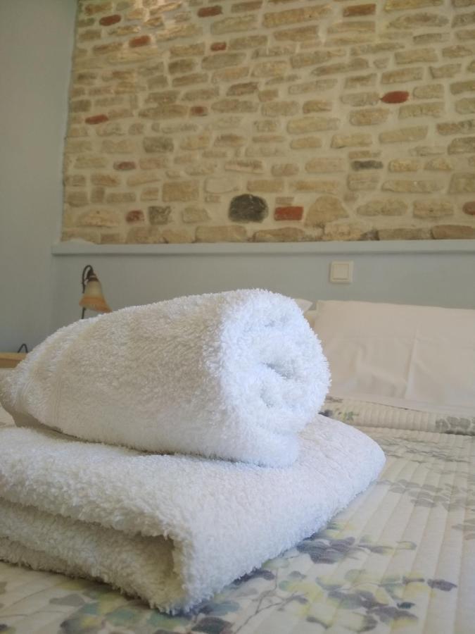 Rent Rooms Alexiou Limni  Exterior photo